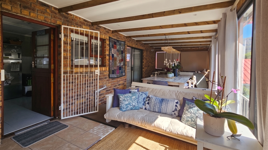 5 Bedroom Property for Sale in Voelklip Western Cape
